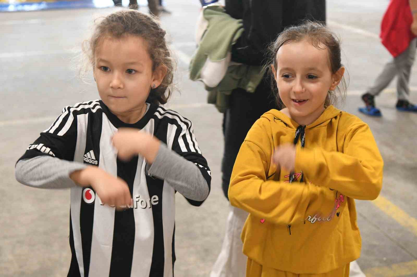 Lapseki Belediyesi&rsquo;nin &rsquo;Ara Tatil &Ccedil;ocuk Şenliği&rsquo; devam ediyor
