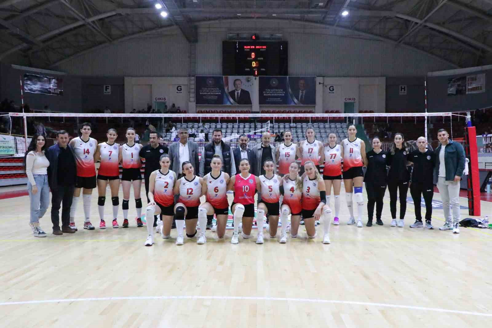 Çiftlikköy’ün Sultanları Nilüfer’i kolay geçti 3-0