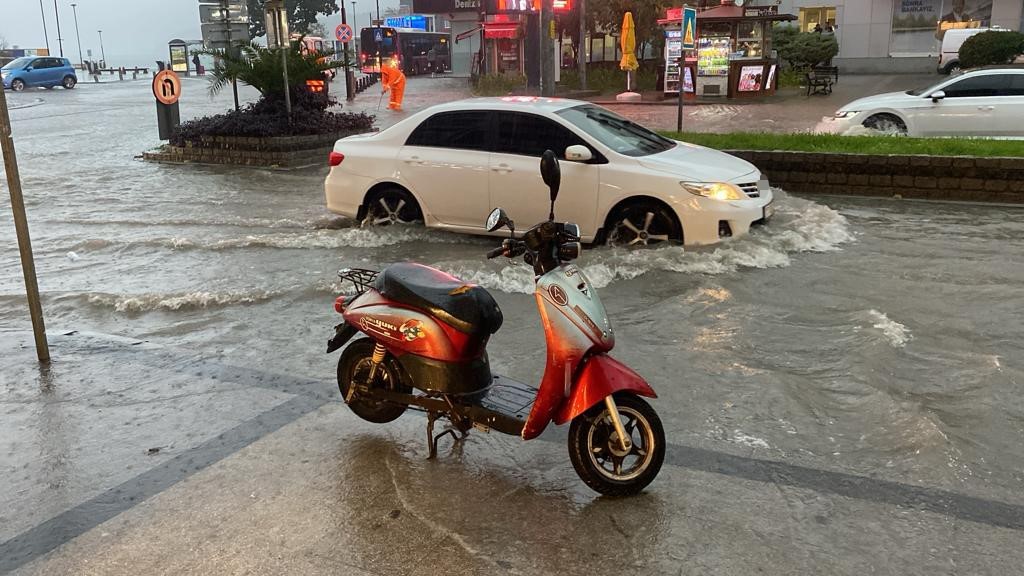 &Ccedil;anakkale&rsquo;de metrekareye 72 kilogram yağış d&uuml;şt&uuml;
