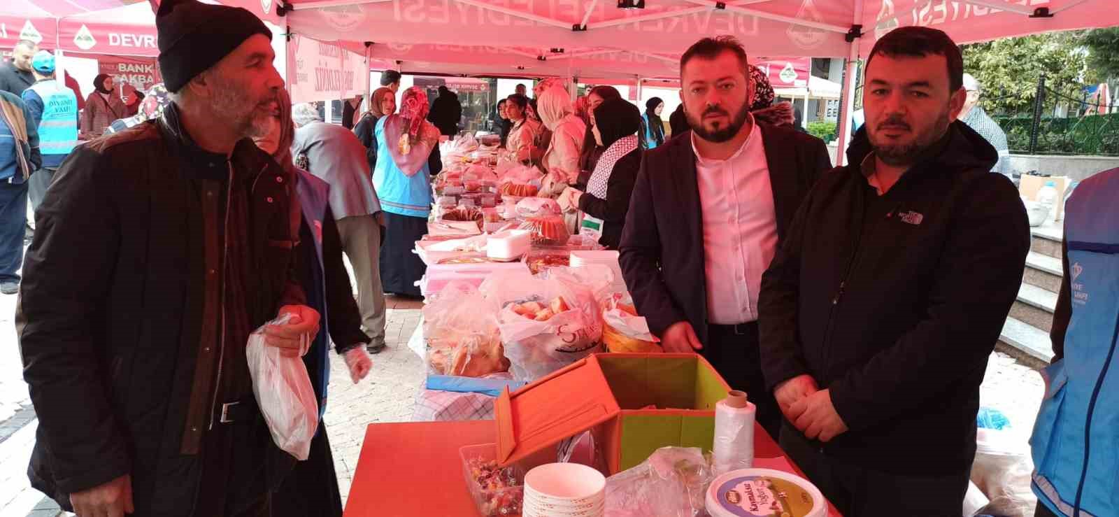 Devrek’te Filistin’e destek standı kuruldu