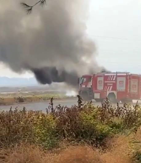 Park halindeki otomobil alev alev yandı
