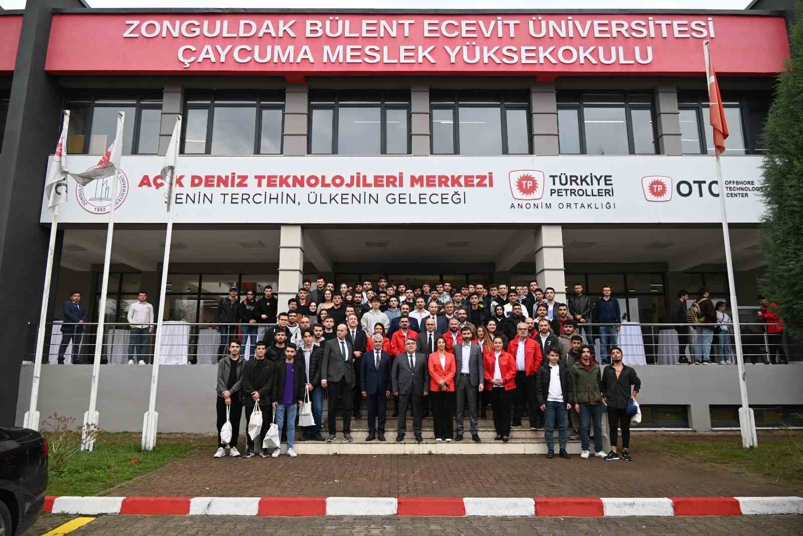 ZBE&Uuml; &Ccedil;aycuma MYO A&ccedil;ık Deniz Teknolojileri Merkezi Bilgisayar Laboratuvarının a&ccedil;ılışı ger&ccedil;ekleştirildi
