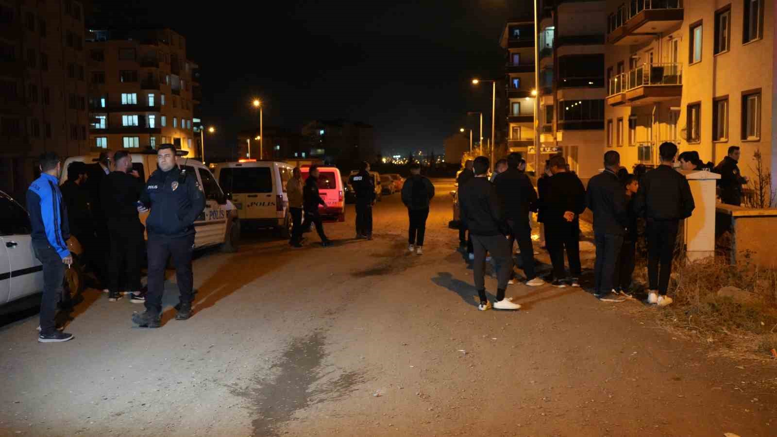 Elektrikli şofbenden &ccedil;ıkan yangında daire alevlere teslim oldu
