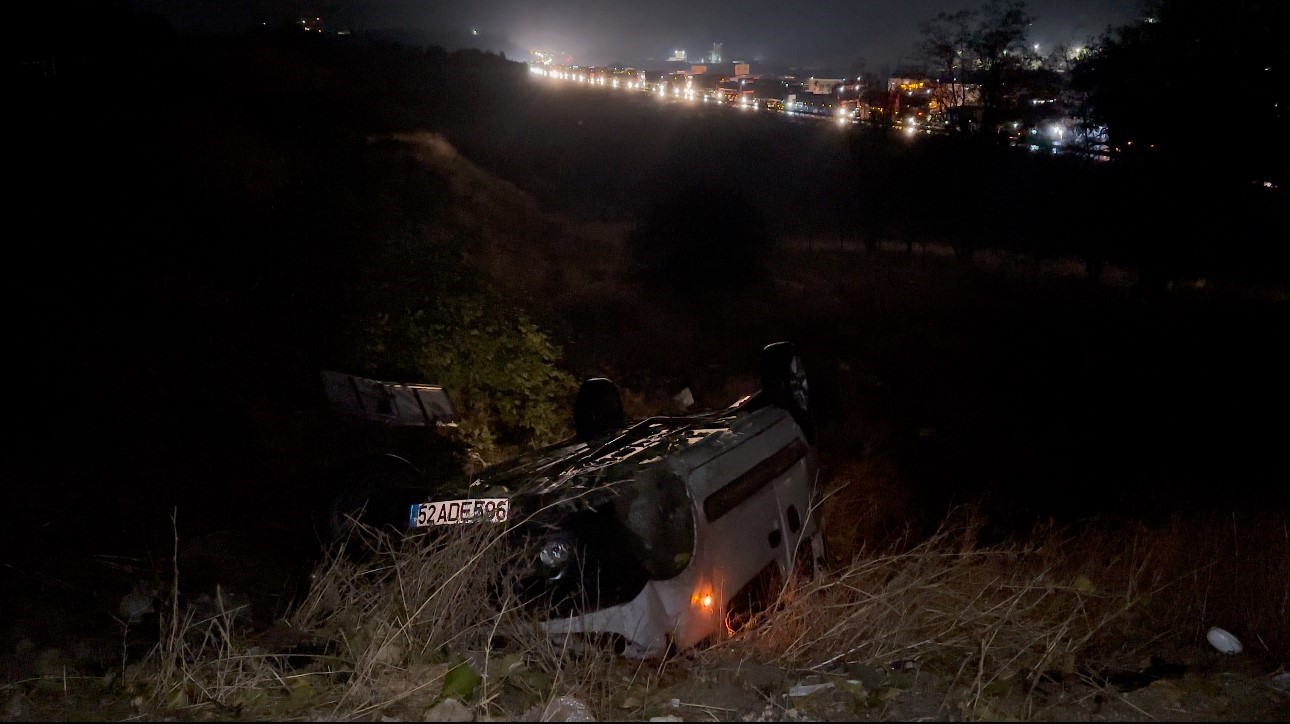 Gaziantep’te otomobil şarampole yuvarlandı: 3’ü ağır 5 yaralı