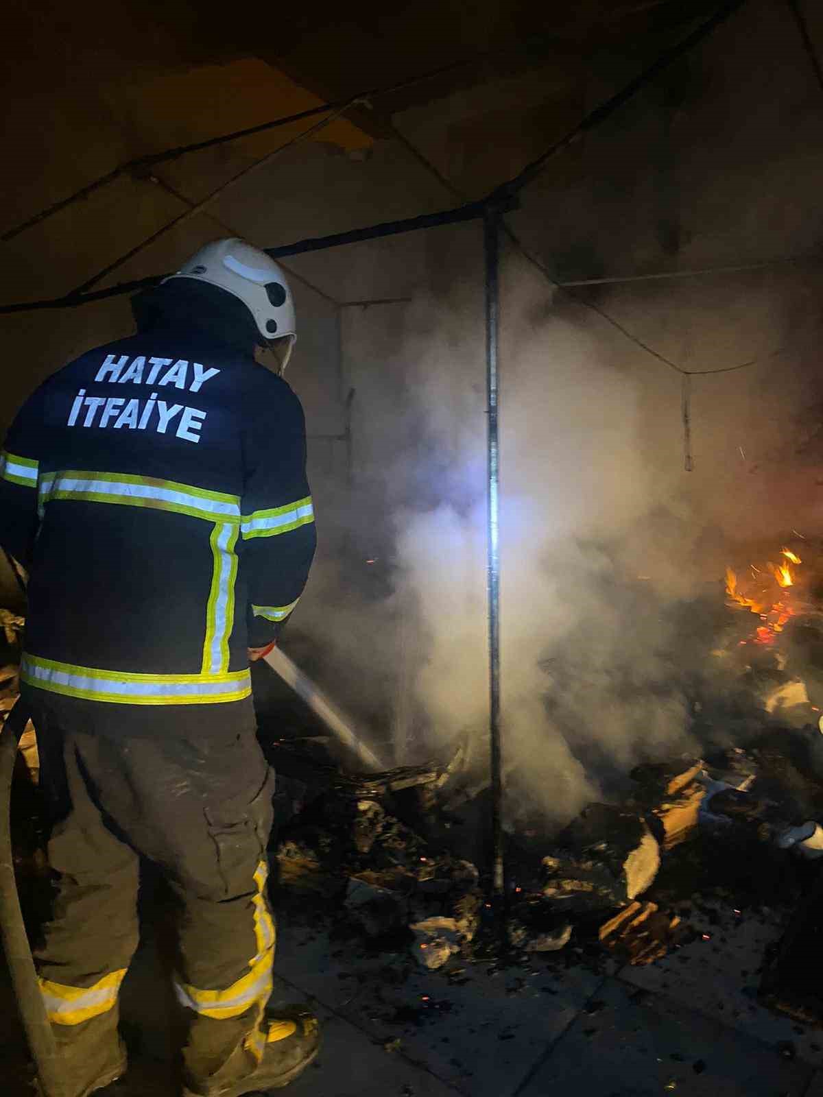 Hatay’da çadır yangını