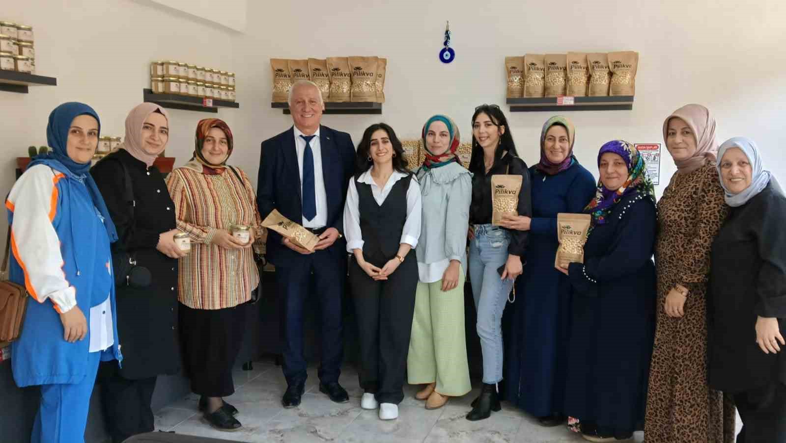 Üniversite mezunu genç kız kendi fındık atölyesini kurdu, kendi markasını oluşturdu