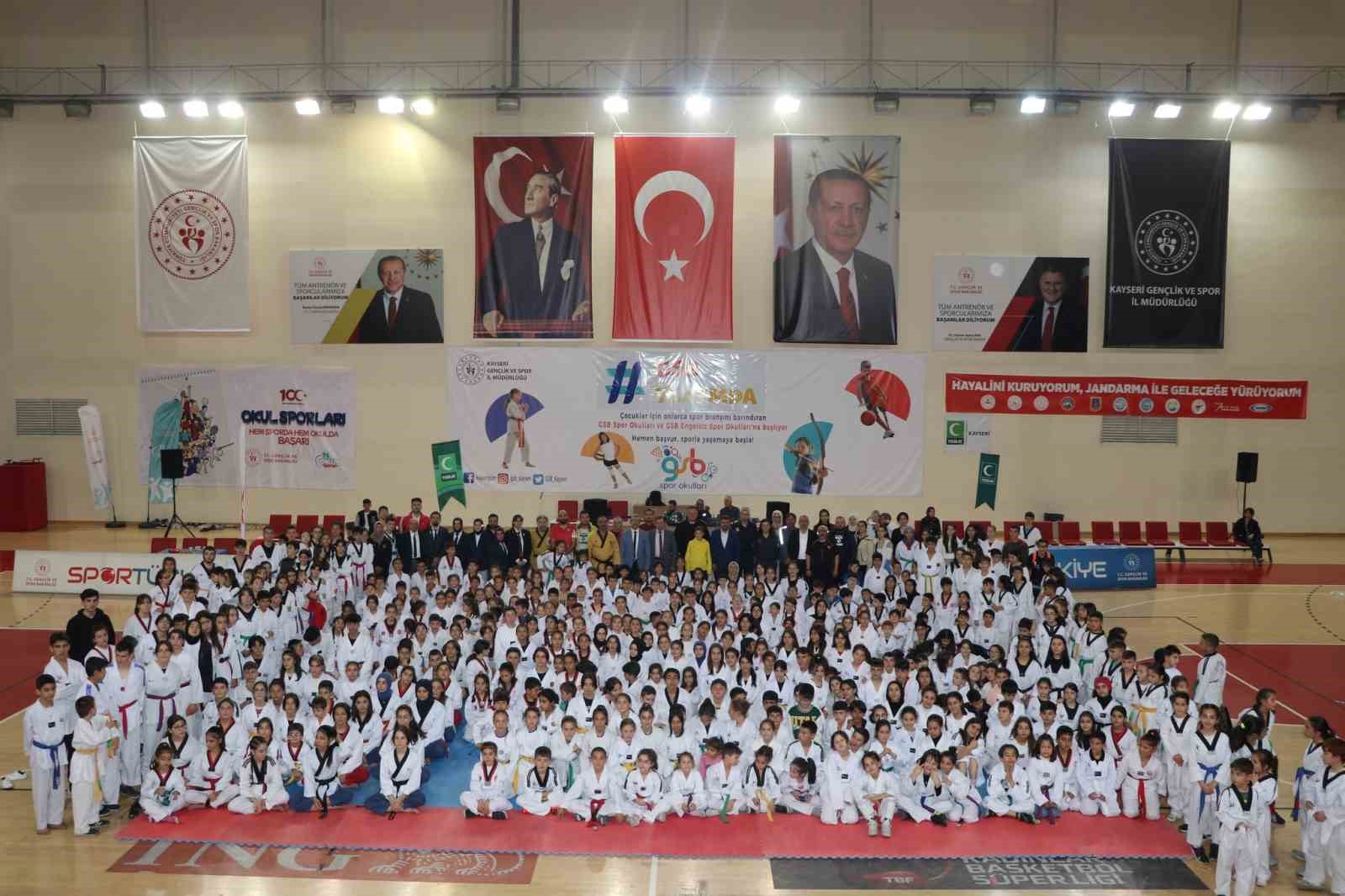 Kayseri Taekwondo sporcuları kuşak atladı