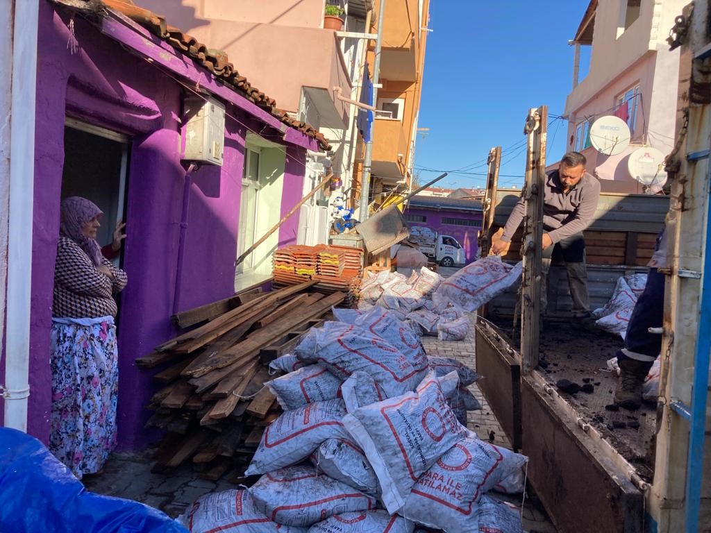 Lapseki’de kömür dağıtımı başladı