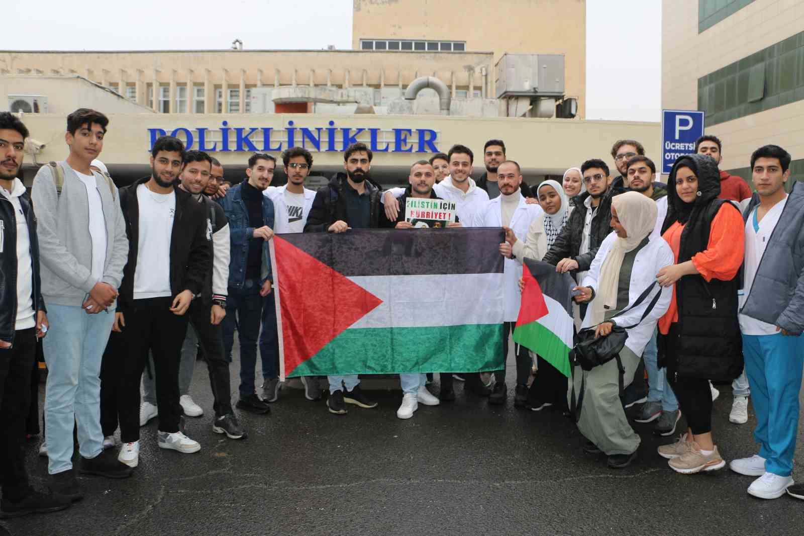 Diyarbakır’da sağlıkçılardan İsrail’in hastane saldırılarına tepki