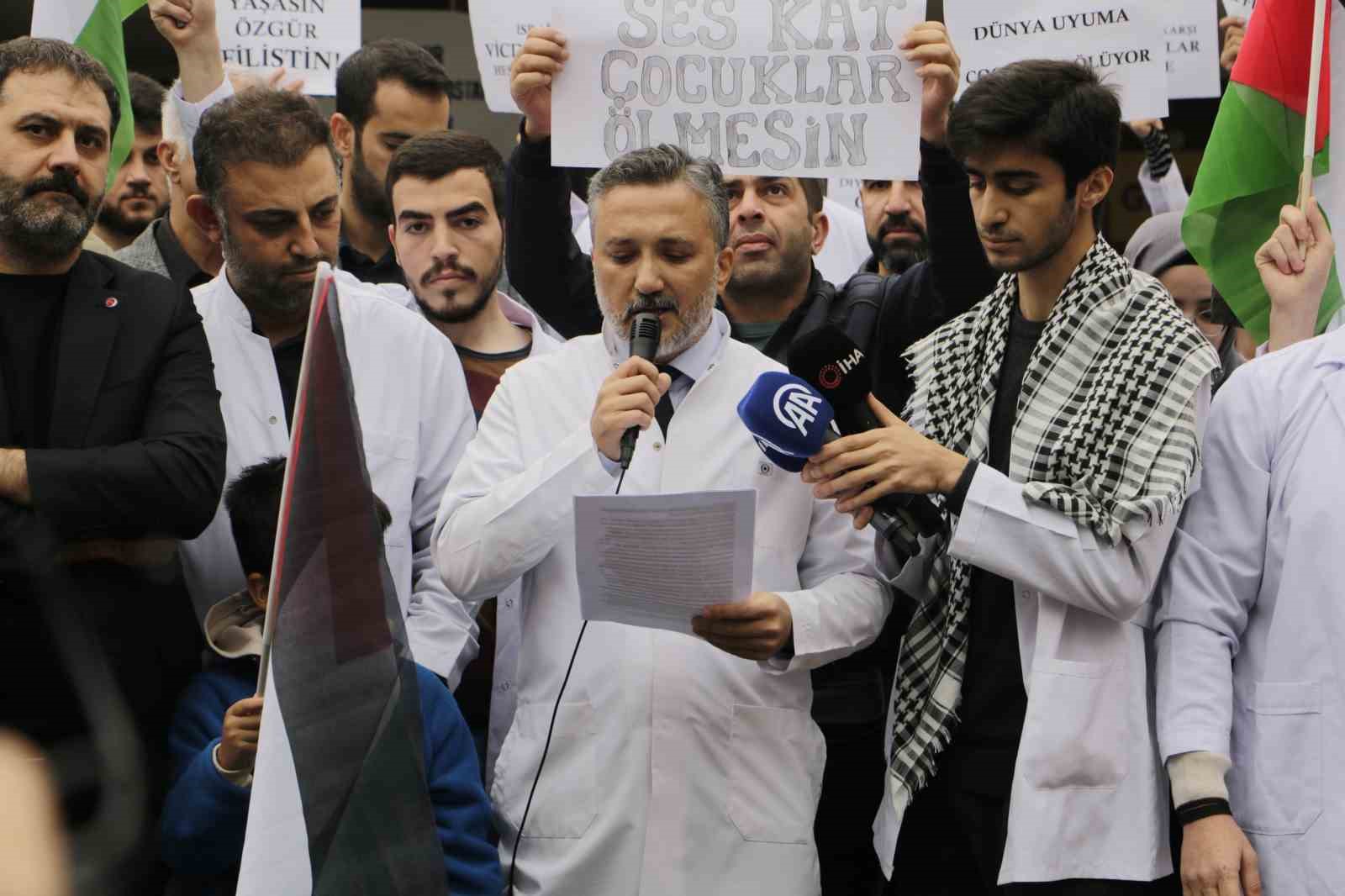 Diyarbakır&rsquo;da sağlık&ccedil;ılardan İsrail&rsquo;in hastane saldırılarına tepki
