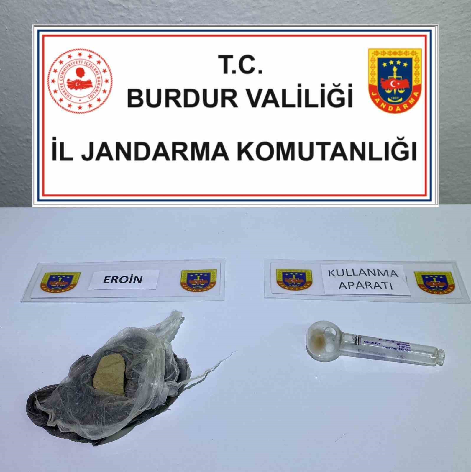 Burdur&rsquo;da jandarmadan uyuşturucu ve ka&ccedil;ak&ccedil;ılık operasyonu
