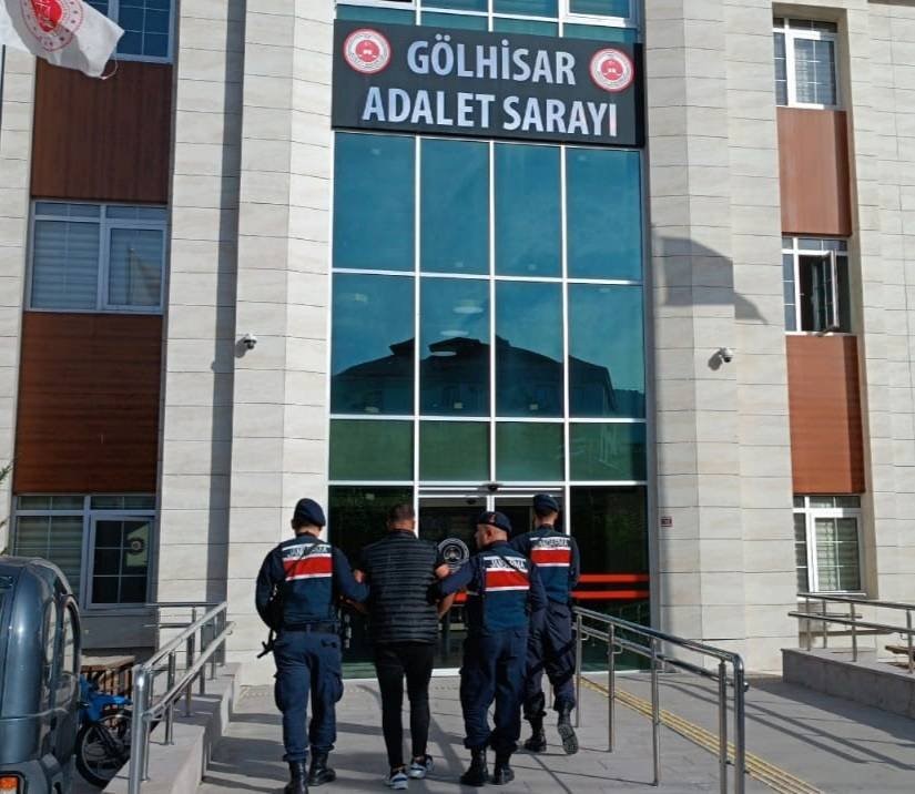 Burdur’da jandarmanın genel asayiş çalışmasında 5 kişi tutuklandı
