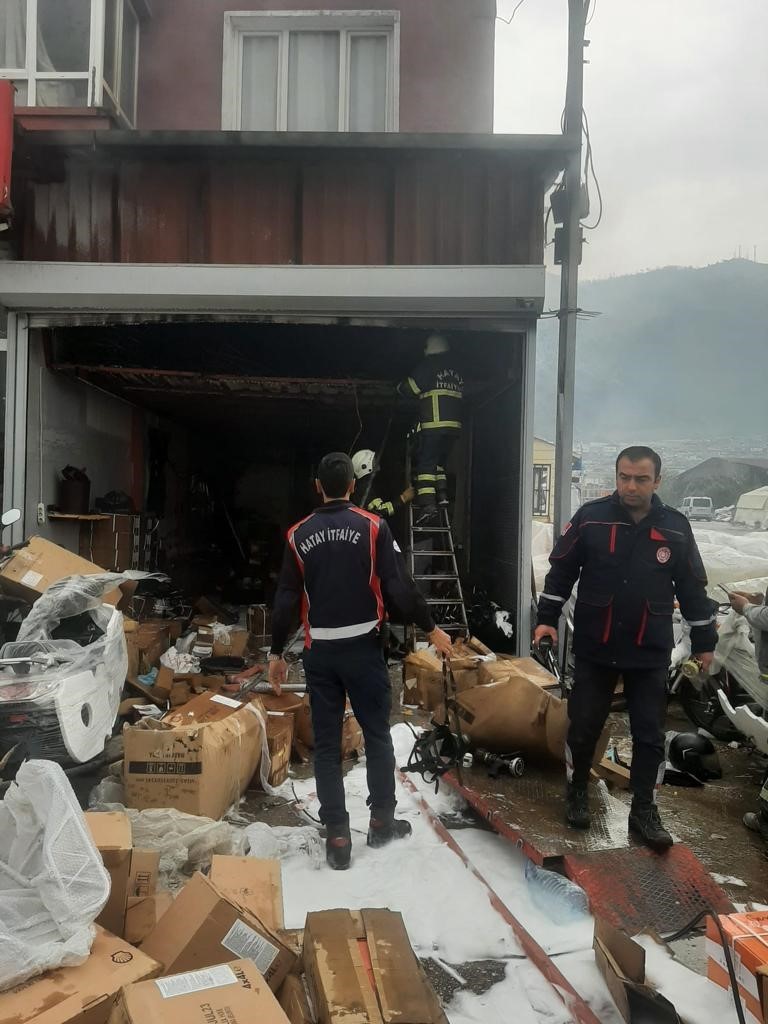 Hatay’da bir iş yerinde yangın çıktı