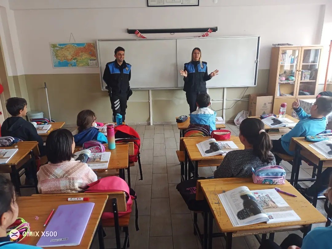&Ouml;ğrenciler su&ccedil;a ve su&ccedil;luya karşı bilgilendiriliyor
