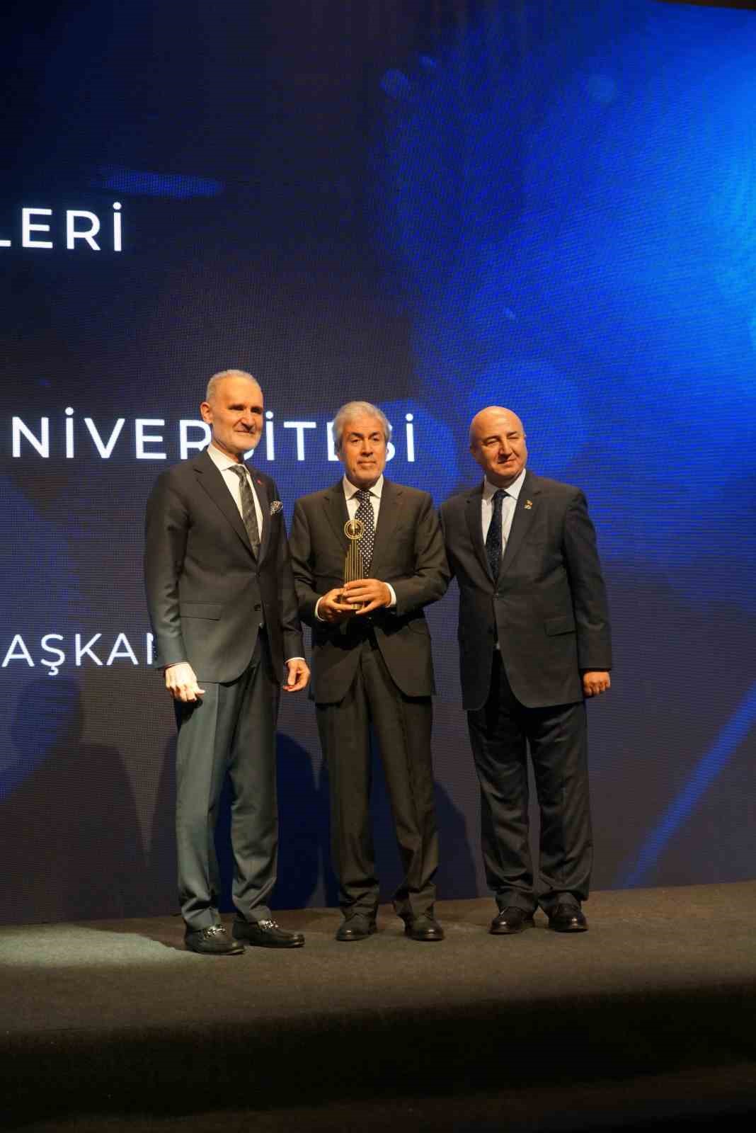 Altınbaş &Uuml;niversitesi&rsquo;ne &uuml;&ccedil;&uuml;nc&uuml;l&uuml;k &ouml;d&uuml;l&uuml;
