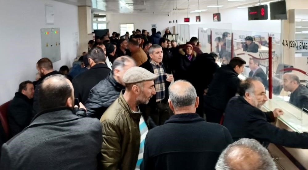 En d&uuml;ş&uuml;k emekli maaşı 10 bin lirayı ge&ccedil;ecek
