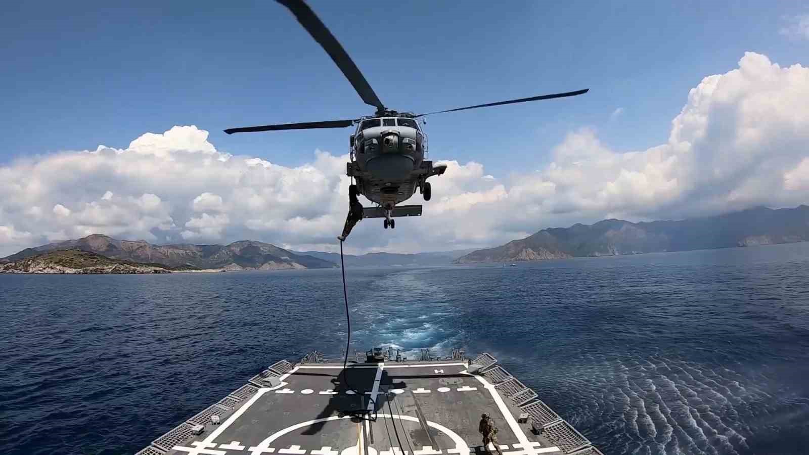 (D&uuml;zeltme) Deniz Harp Okulu&rsquo;nda bot ve yelkenli teknelerle eğitim
