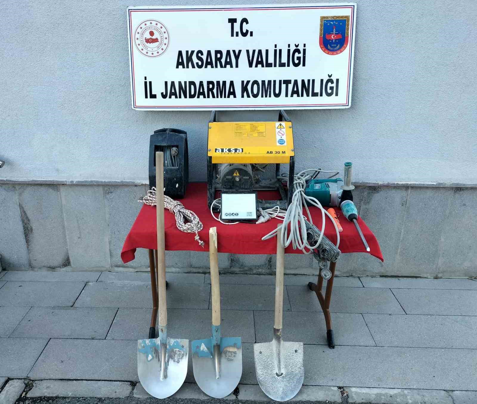 Define avcıları kazdıkları t&uuml;nelde su&ccedil;&uuml;st&uuml; yakalandı
