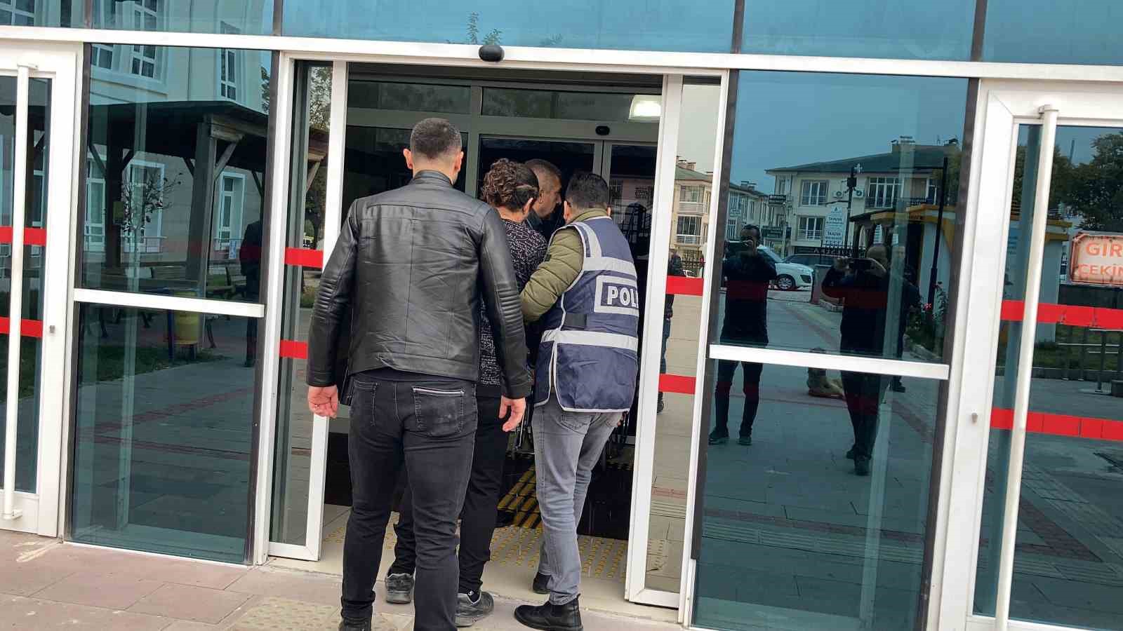 Burdur&rsquo;da 25 yıl hapis cezasıyla aranan şahıs yakalanarak cezaevine g&ouml;nderildi
