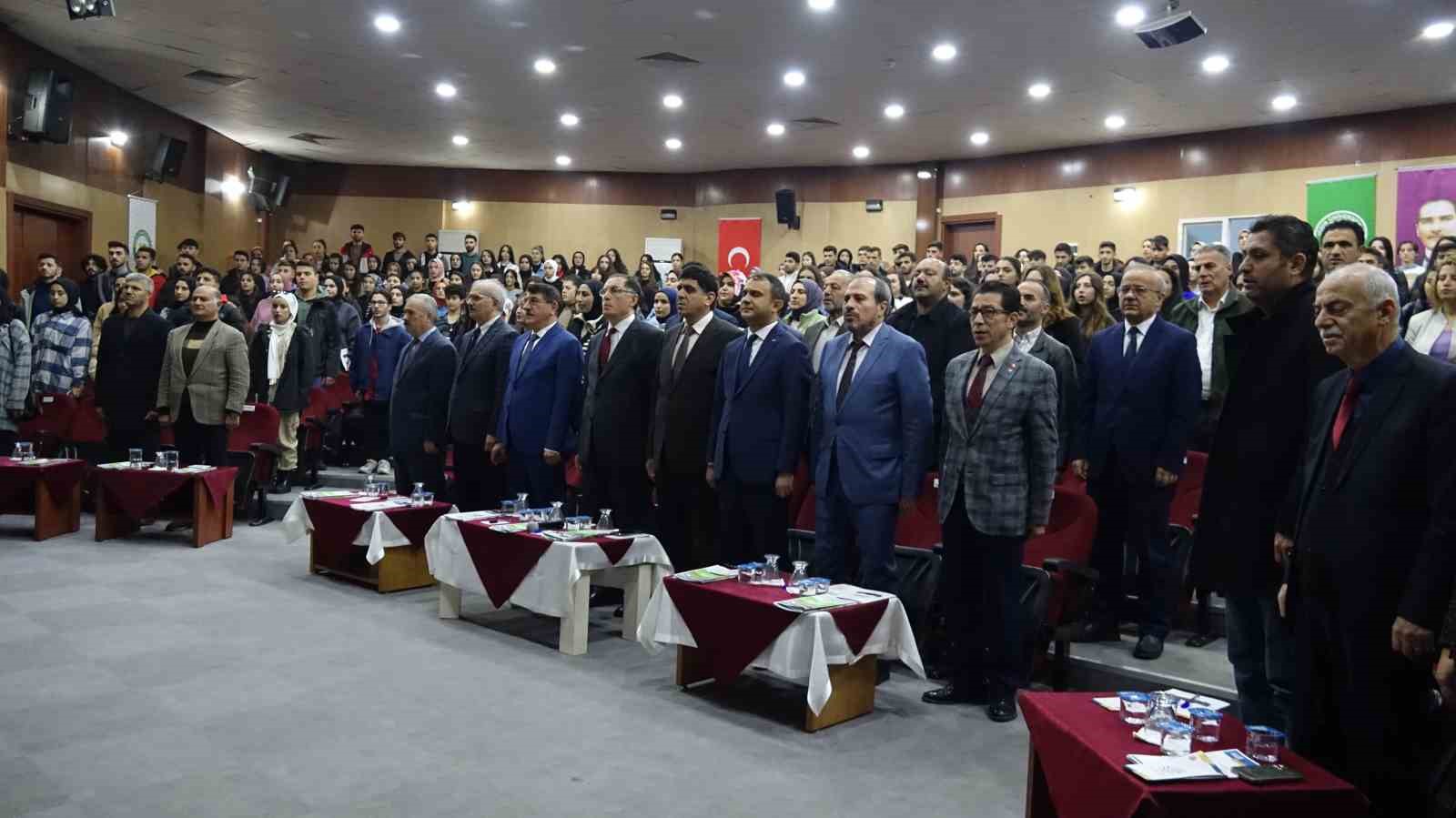 Kamu Başdenetçisi Av. Şeref Malkoç, öğrenciler ile bir araya geldi
