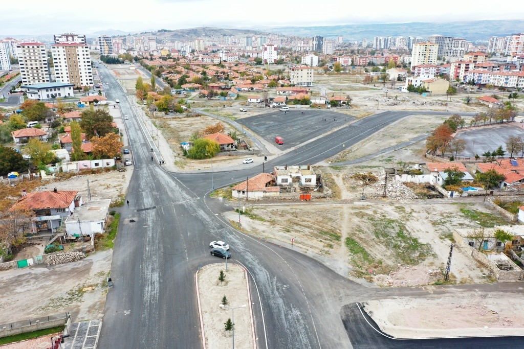 Başkan Çolakbayrakdar: “Gecekondu evleri yıkarak, şehrimize modern ulaşım yolu kazandırıyoruz”