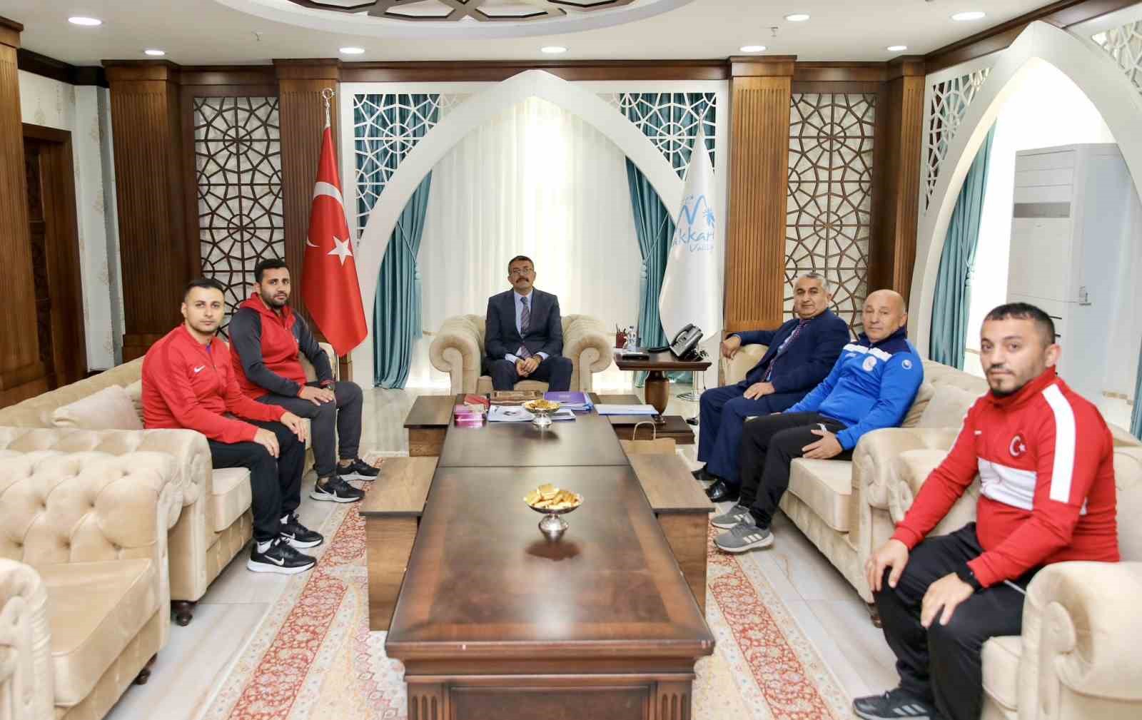 Vali Ali Çelik: " Gençlerimizi spora yönlendirmeli ve onlara bir umut aşılamalıyız"