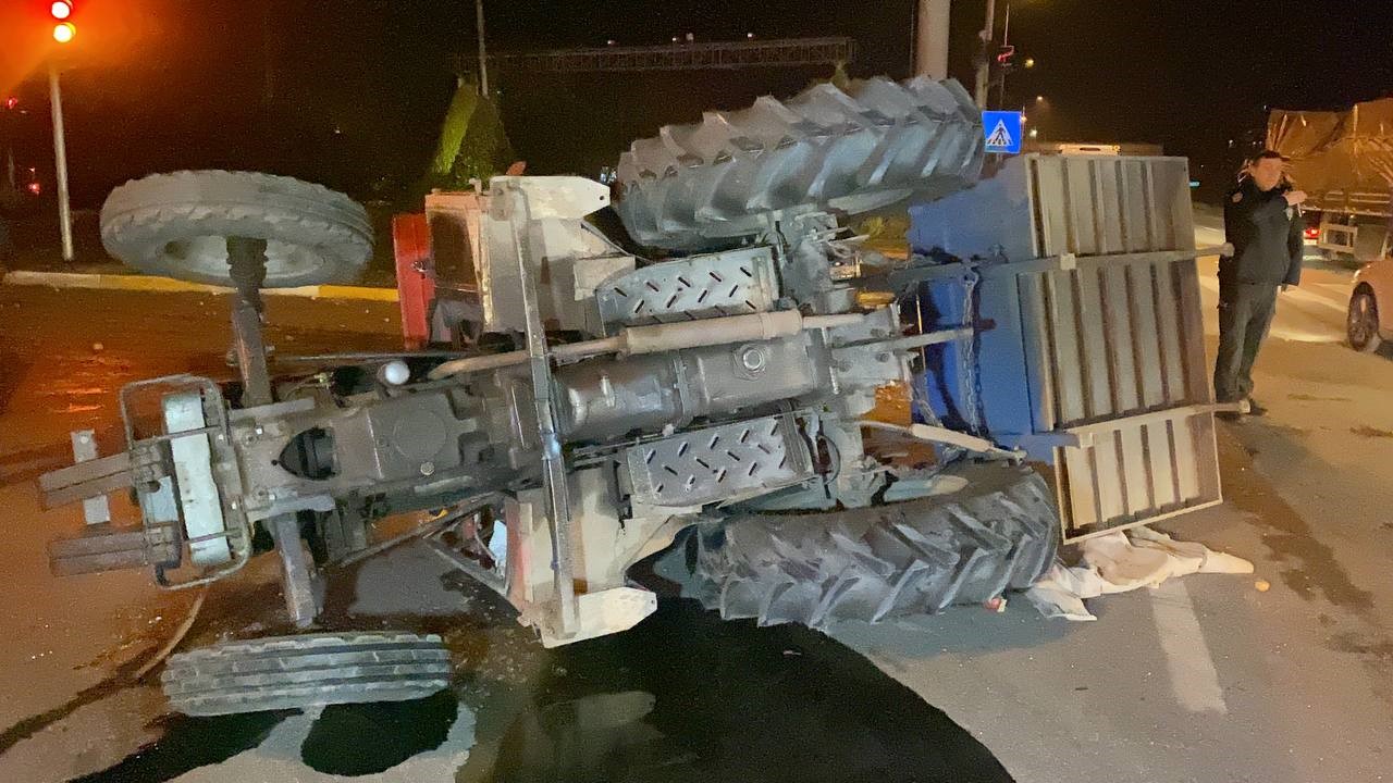 Tokat&rsquo;ta tır ile trakt&ouml;r &ccedil;arpıştı: 2 yaralı
