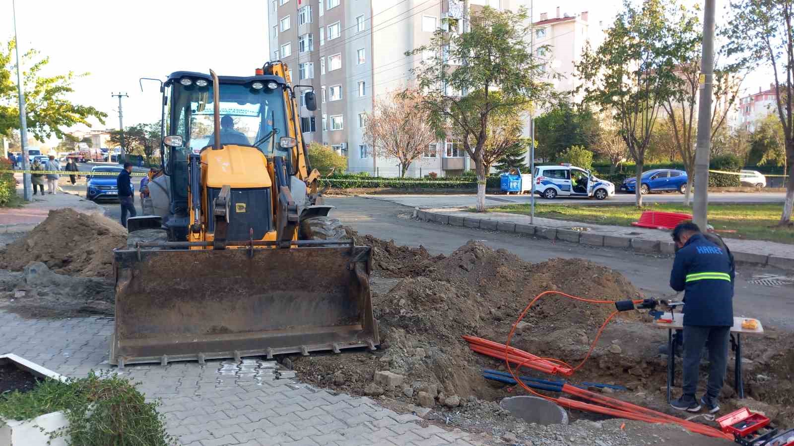 Kazı yapan kepçe doğalgaz borusunu patlattı