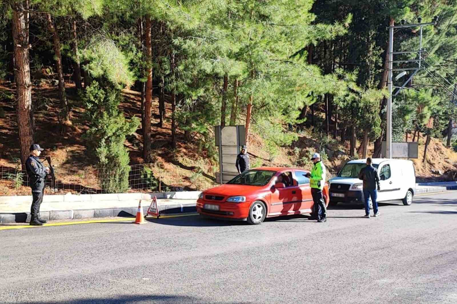 Manisa’da aranan 11 şahıs yakalandı