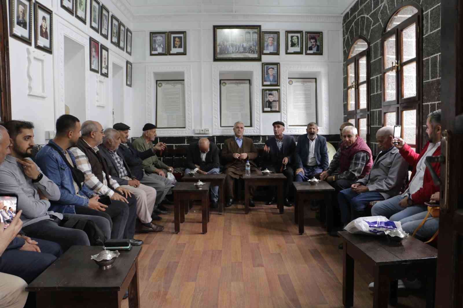 Binlerce yıllık geleneğin sürdürüldüğü "Dengbej Evi" günde bin turist ağırlıyor