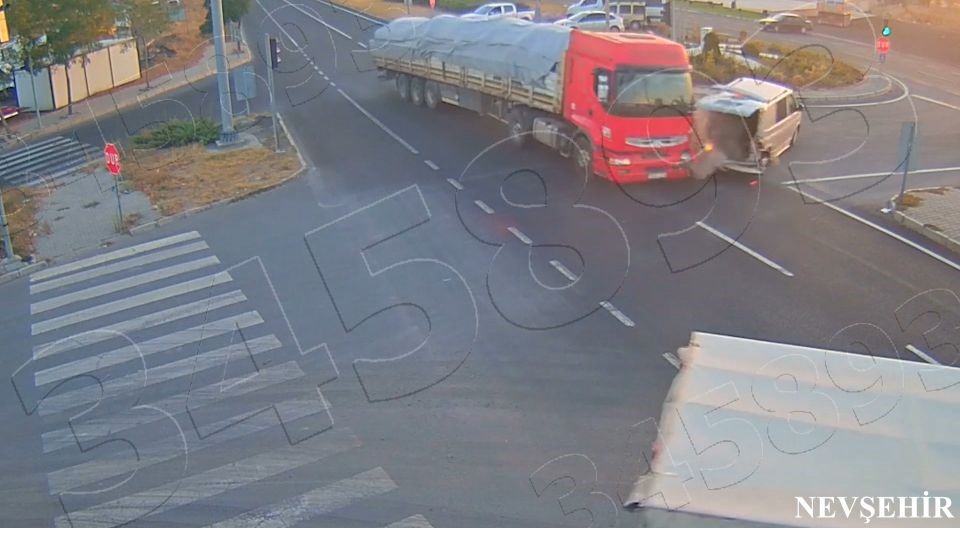 Nevşehir&rsquo;de dikkatsiz s&uuml;r&uuml;c&uuml;ler kazalara neden oldu
