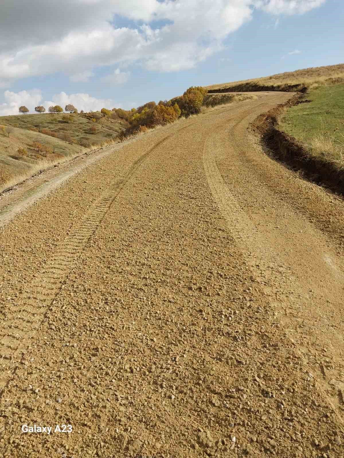 Bitlis İl &Ouml;zel İdaresi tarafından k&ouml;ylerin yol bakım ve onarım &ccedil;alışmaları devam ediyor
