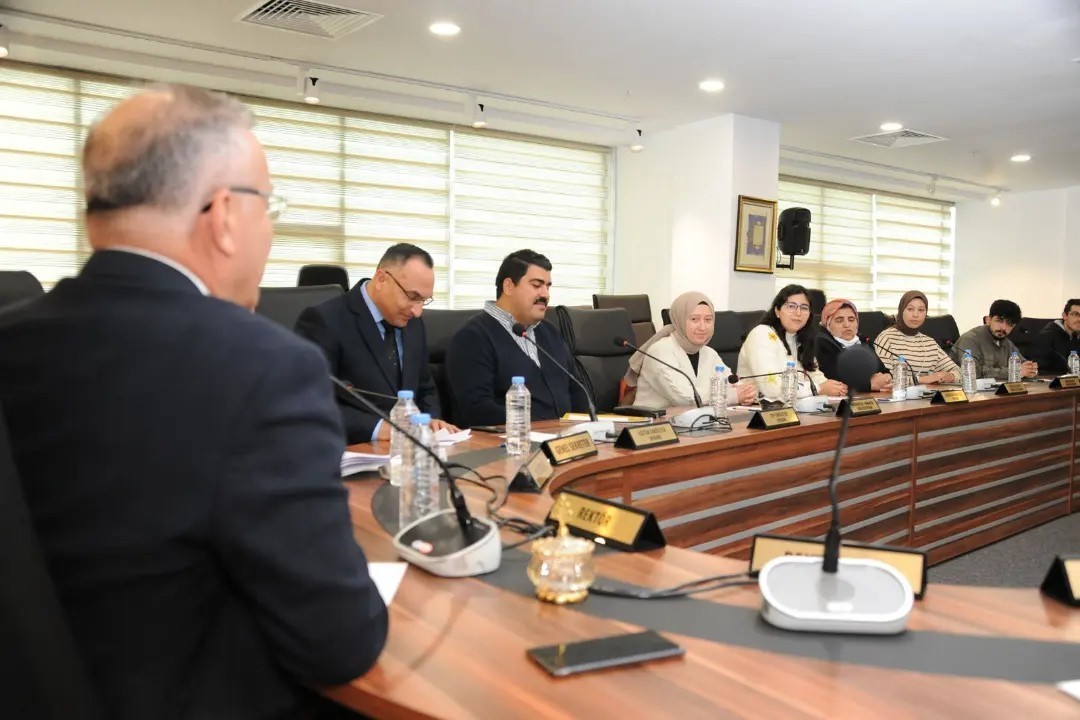 Rekt&ouml;r Levent, Engelli &Ouml;ğrenci Birimi Komisyonu ve &ouml;ğrenciler ile bir araya geldi

