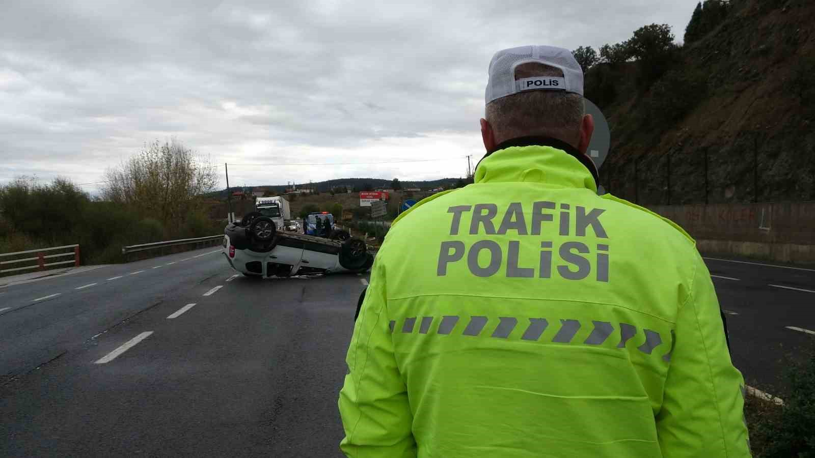 Uşak&rsquo;ta ters d&ouml;nen ara&ccedil;ta 1 kişi yaralandı
