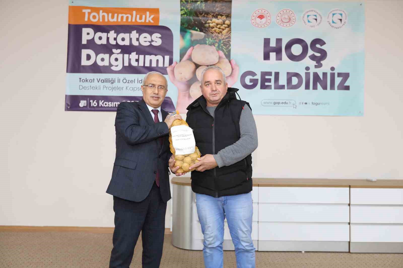 Tokat&rsquo;ta &ccedil;ift&ccedil;ilere tohumluk patates dağıtıldı

