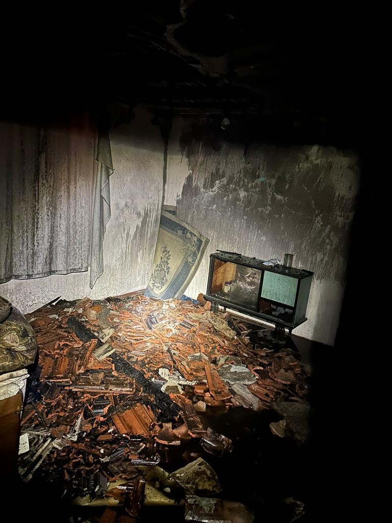Kırklareli&rsquo;nde ev yangını: Dumandan etkilenen kişi baygınlık ge&ccedil;irdi
