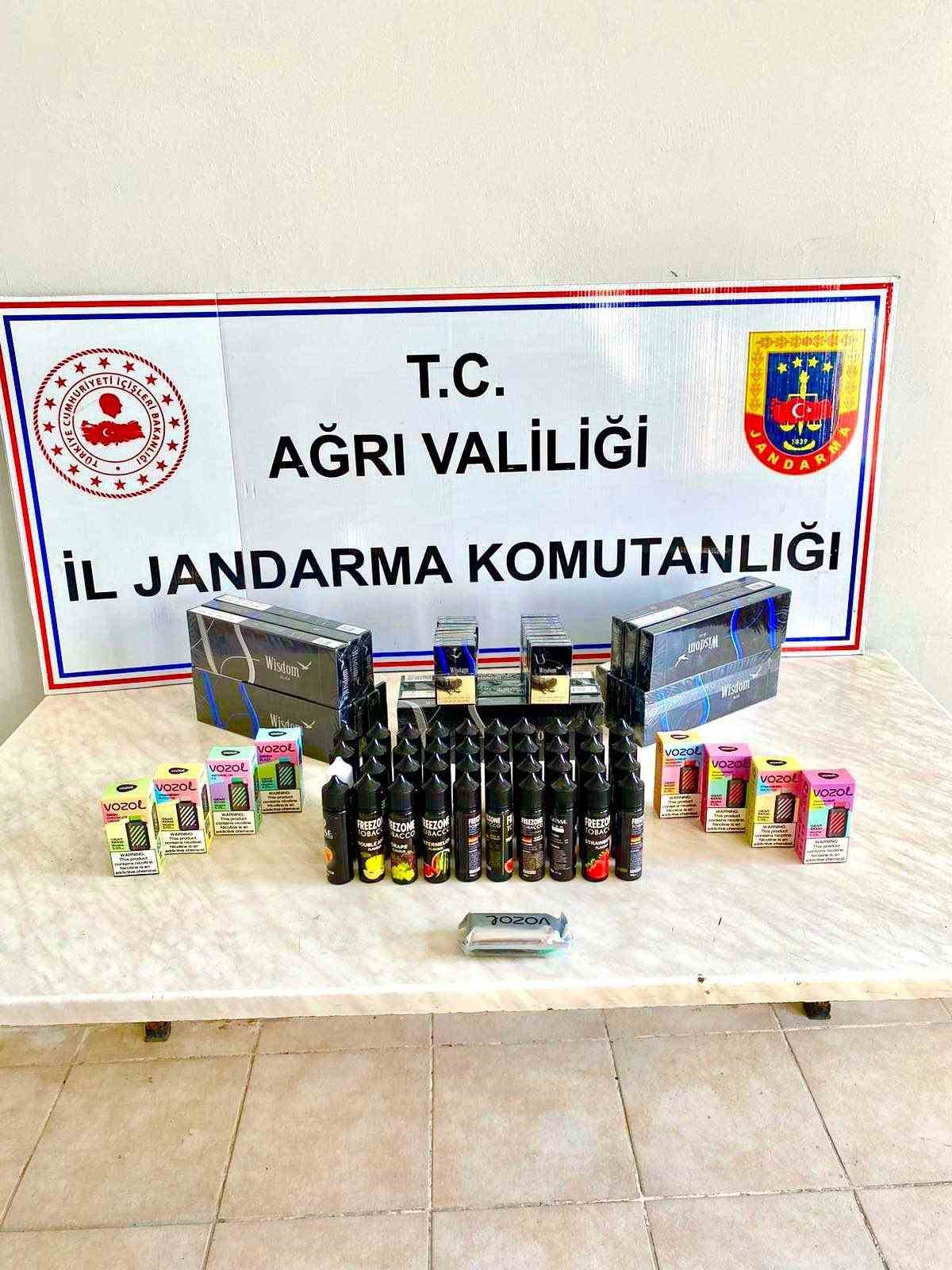 Ağrı&rsquo;da ka&ccedil;ak elektronik ve paket sigara yakalandı
