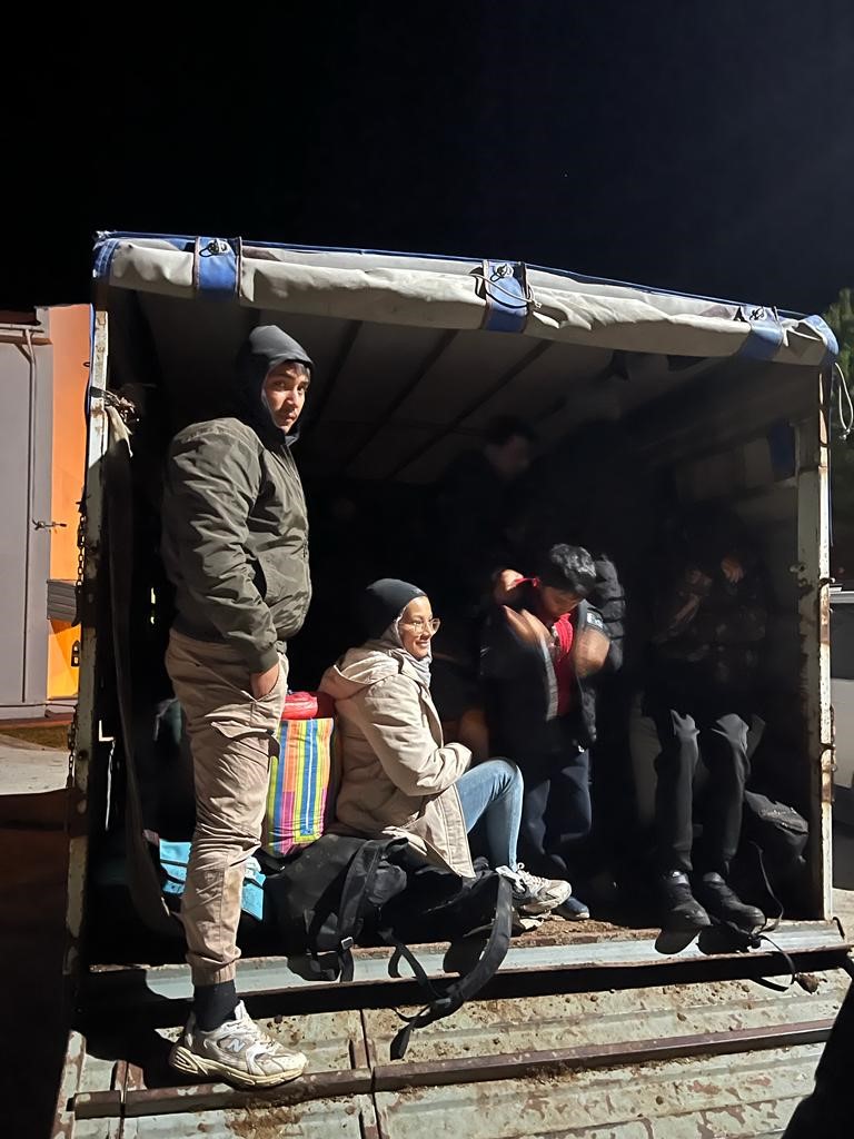 Ezine&rsquo;de 64 ka&ccedil;ak g&ouml;&ccedil;men ile 4 organizat&ouml;r yakalandı
