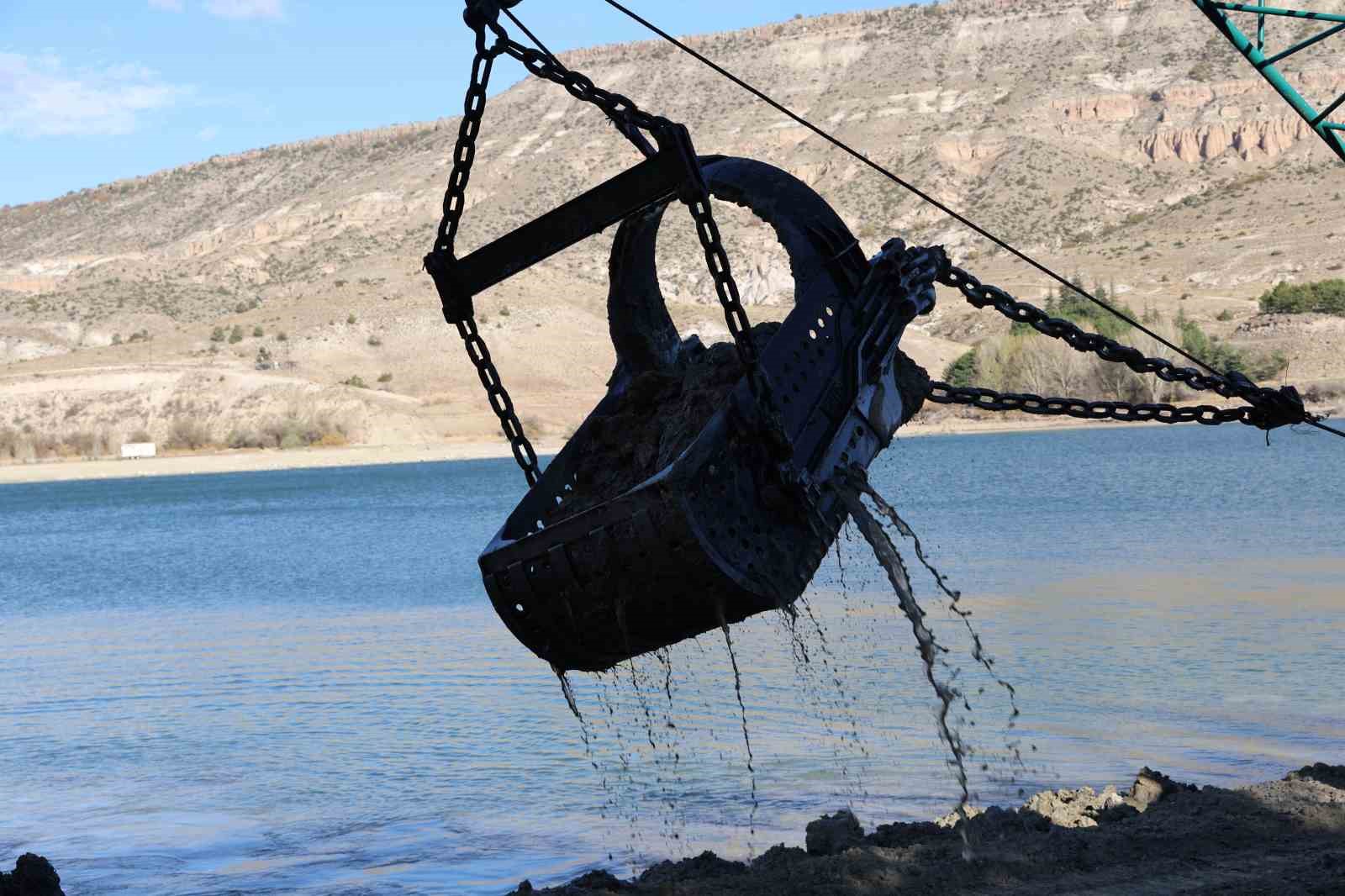 Damsa Barajı&rsquo;nda 50 yıl sonra temizlik &ccedil;alışmaları başladı
