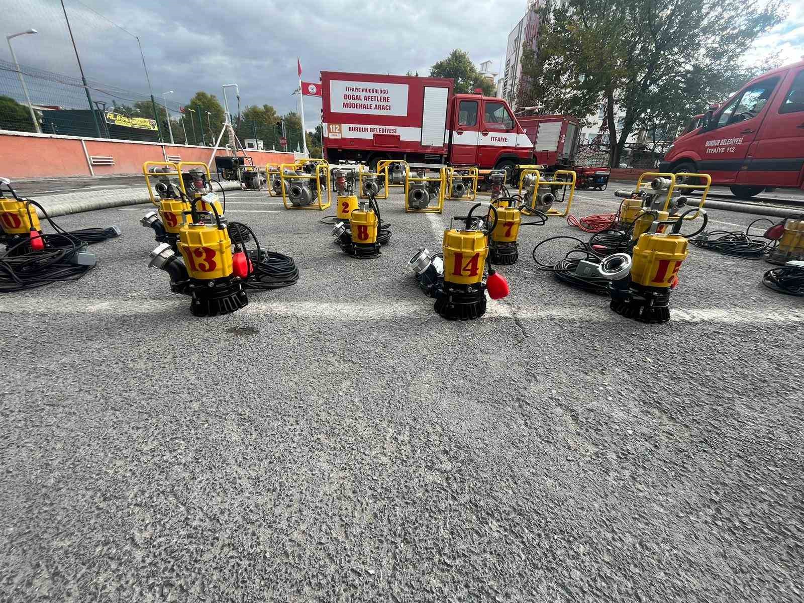 Burdur İtfaiyesi ani yağış ve su baskınlarına karşı teyakkuza ge&ccedil;ti
