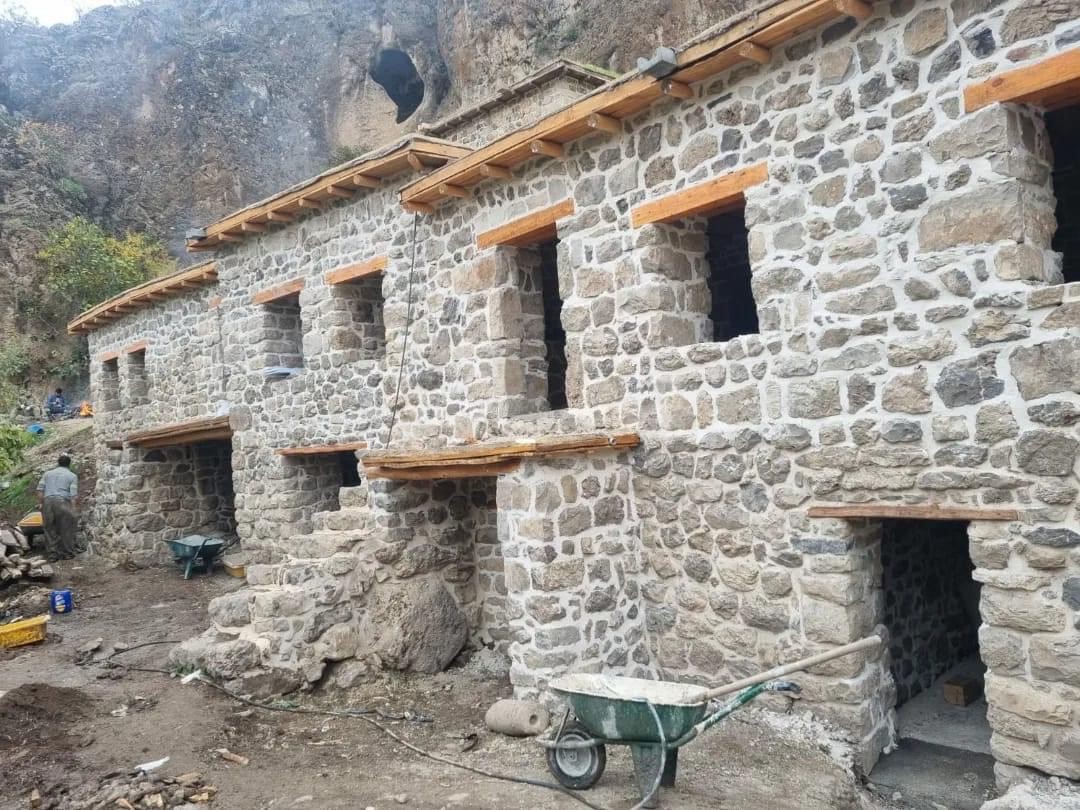 &Ccedil;ukurca&rsquo;daki tarihi taş evleri restorasyon &ccedil;alışmaları sona erdi
