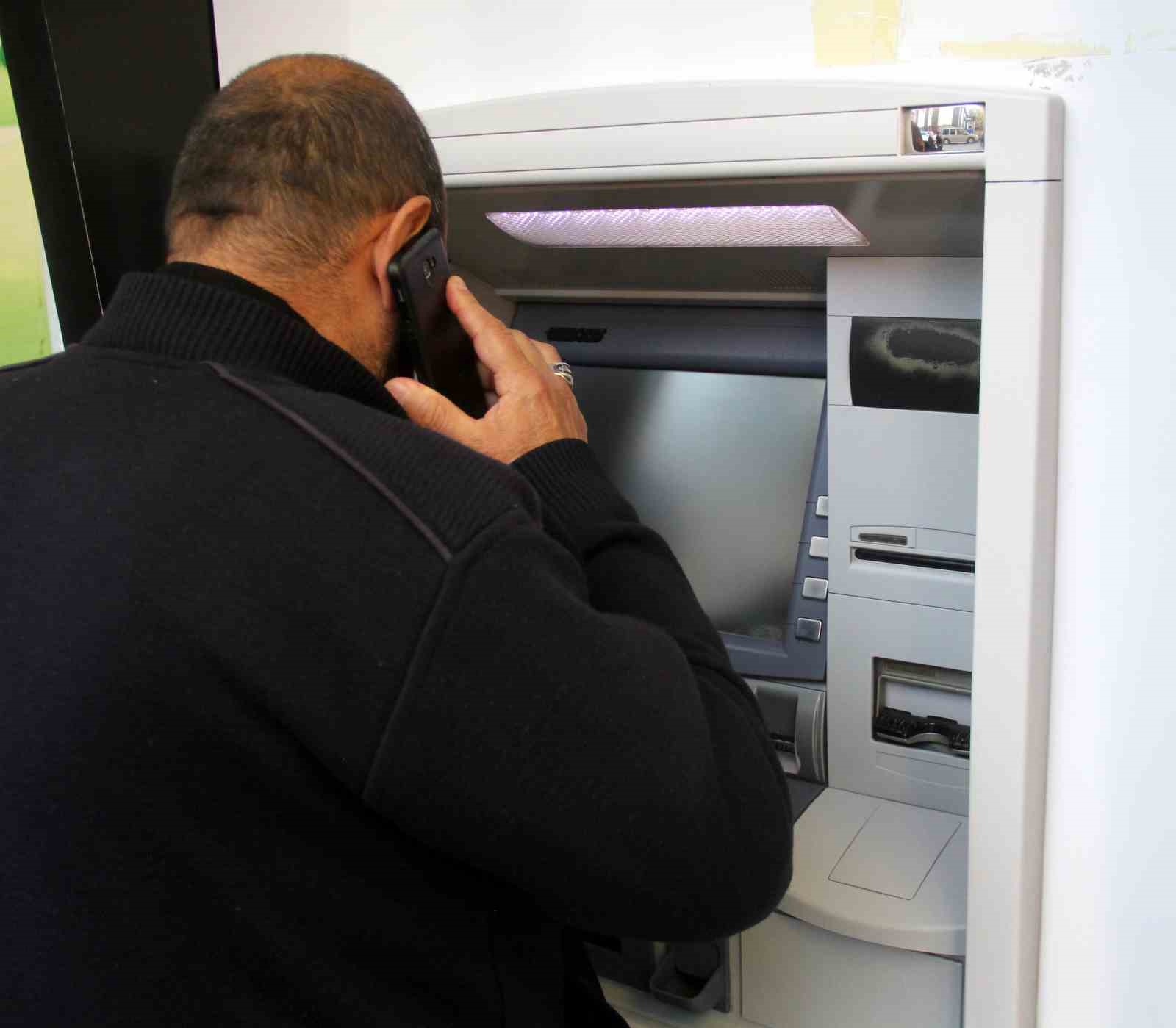 Arızalı Vakıfbank ATM’si vatandaşların tepkisine neden oluyor