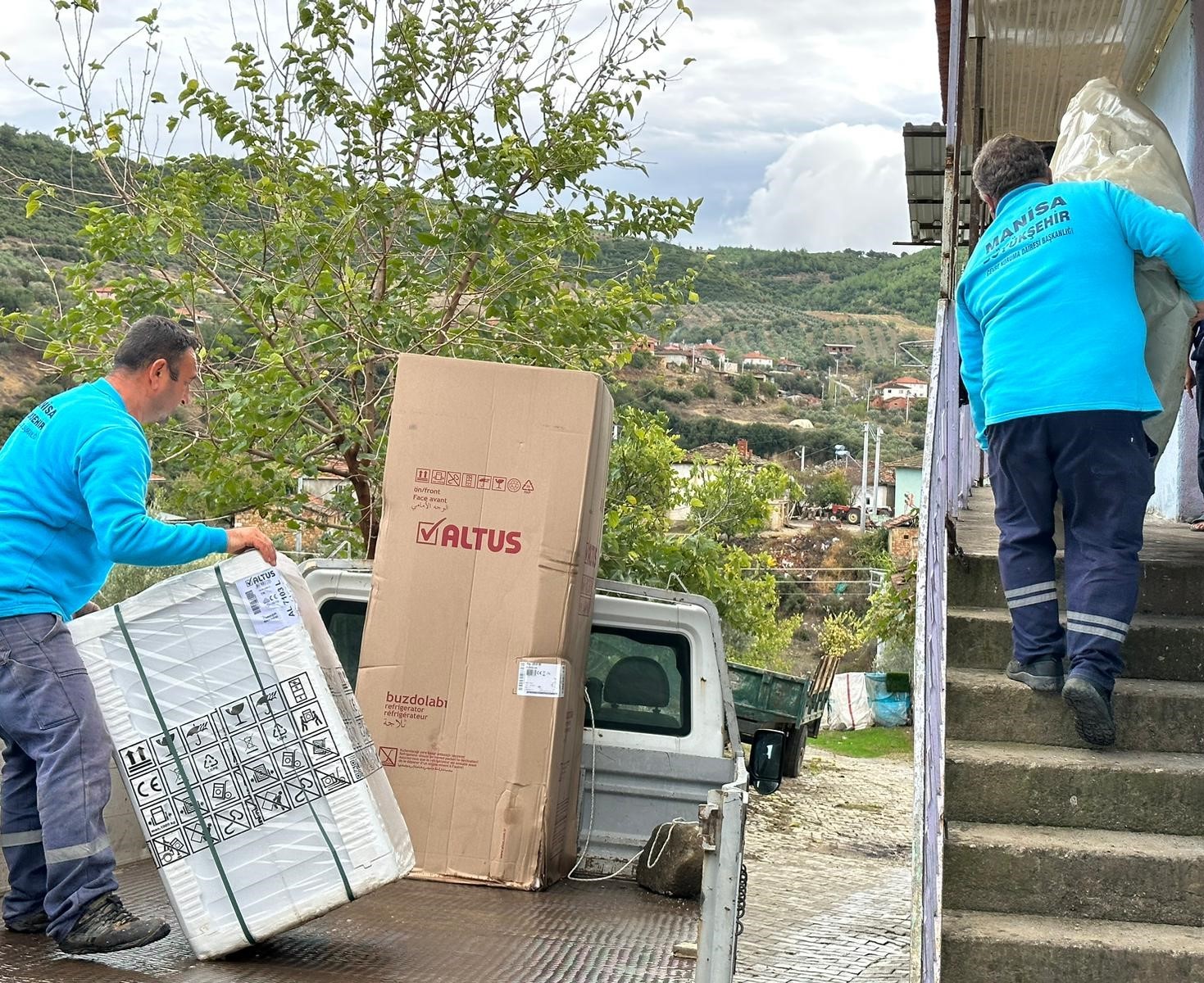 Manisa Büyükşehir Belediyesi Bulut ailesine yardım elini uzattı