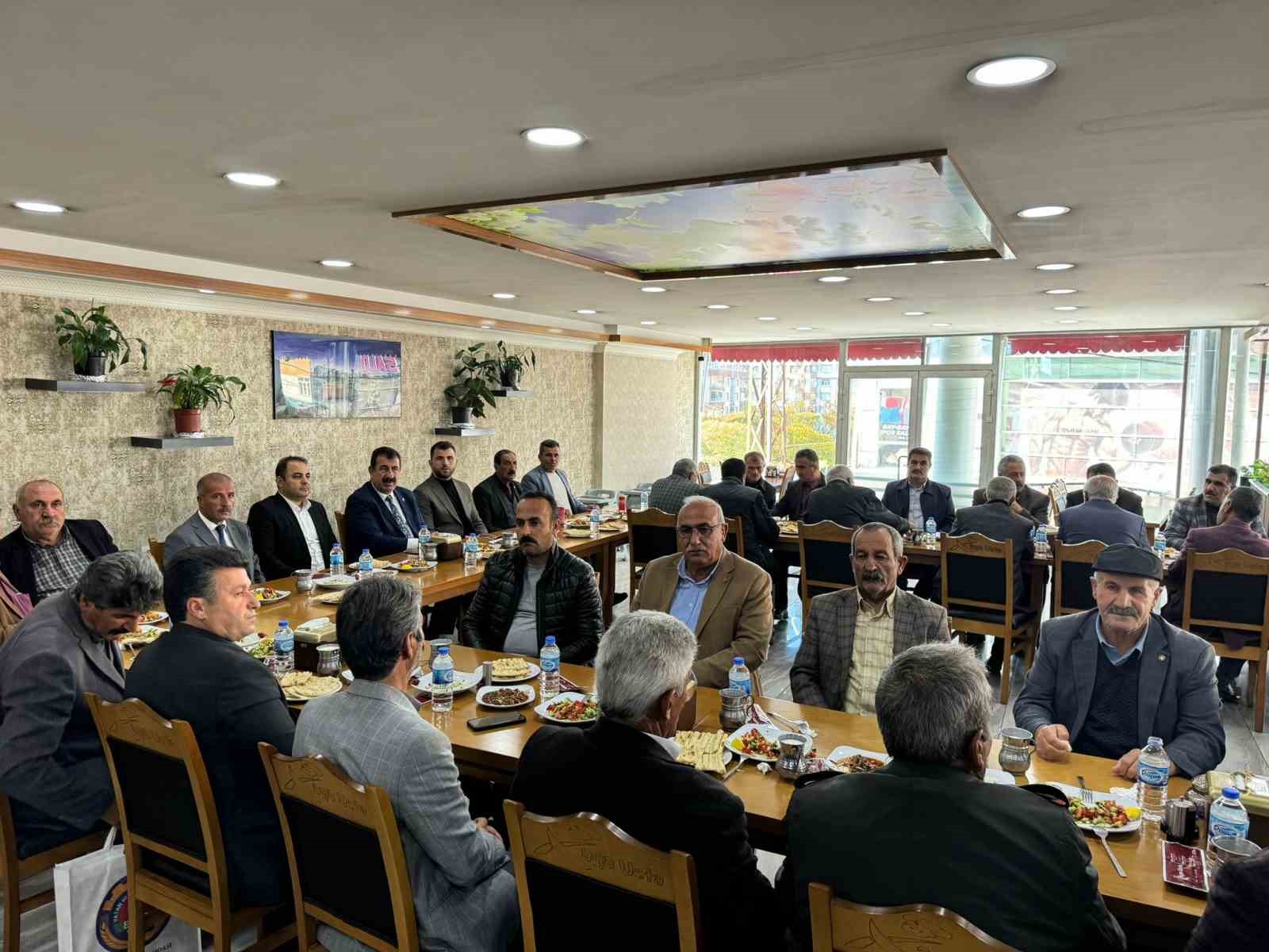 TÜDKİYEB Genel Başkanı Nihat Çelik, Van’da muhtarlarla buluştu