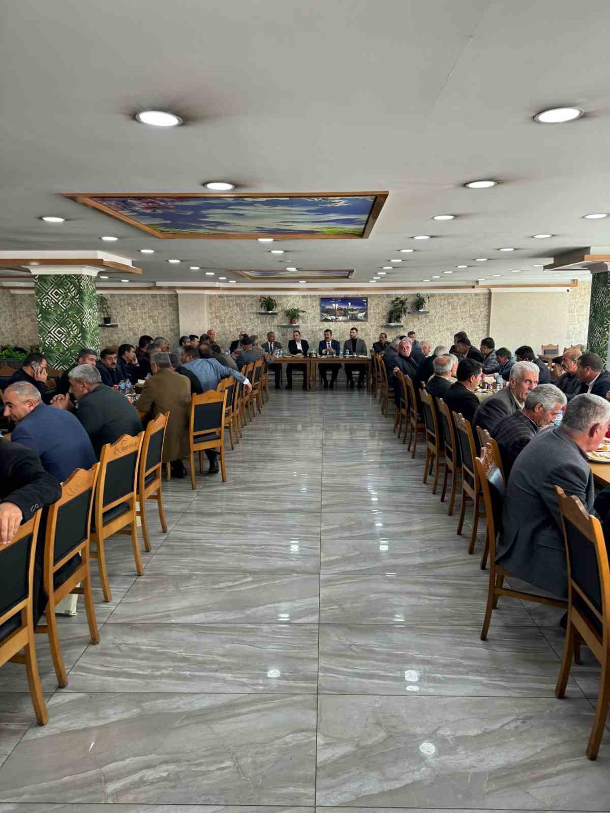 T&Uuml;DKİYEB Genel Başkanı Nihat &Ccedil;elik, Van&rsquo;da muhtarlarla buluştu
