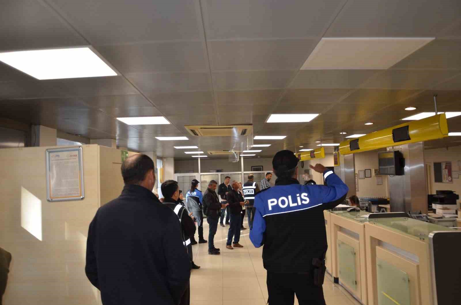 Samsun polisi dolandırıcılığa karşı 3 bin 782 vatandaşı bilgilendirdi