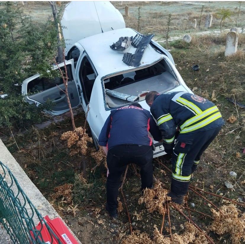 Sanayide rak, izinsiz ald komusunun aracyla kaza yapt: 1 yaral
