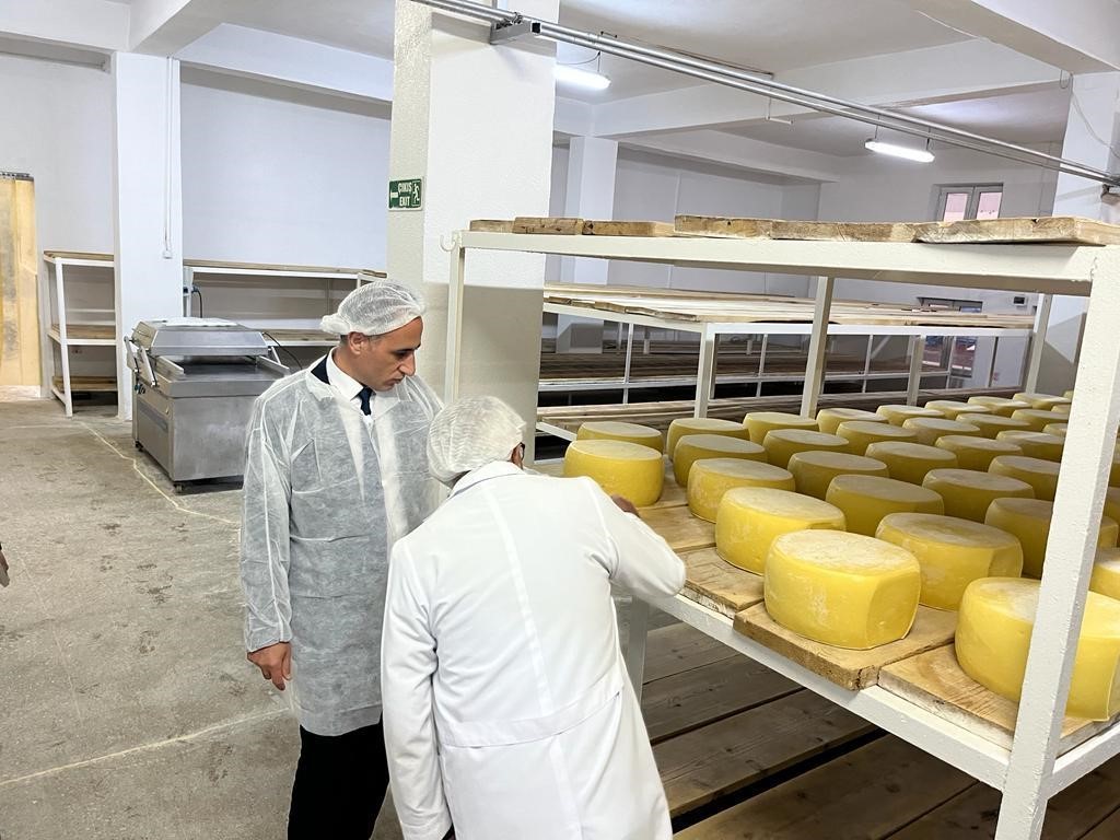 Kars&rsquo;ta s&uuml;t işletmeleri denetlendi
