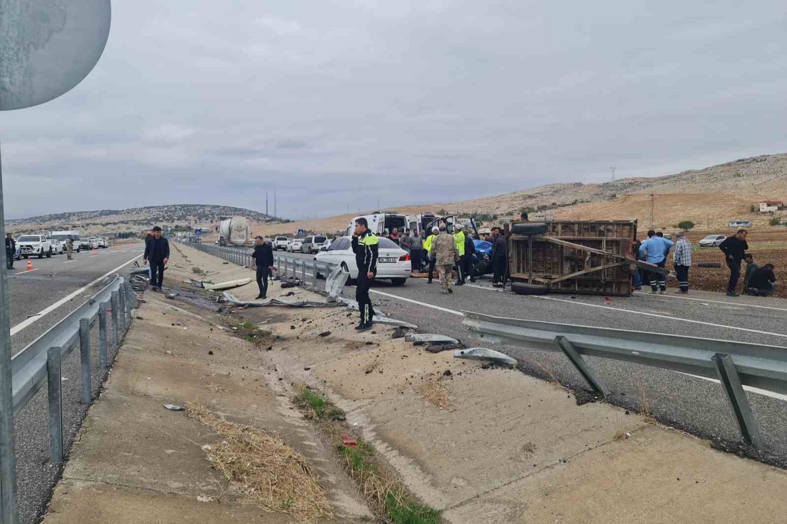 Diyarbakır’da tır ile traktör çarpıştı: 1 ölü, 1 yaralı