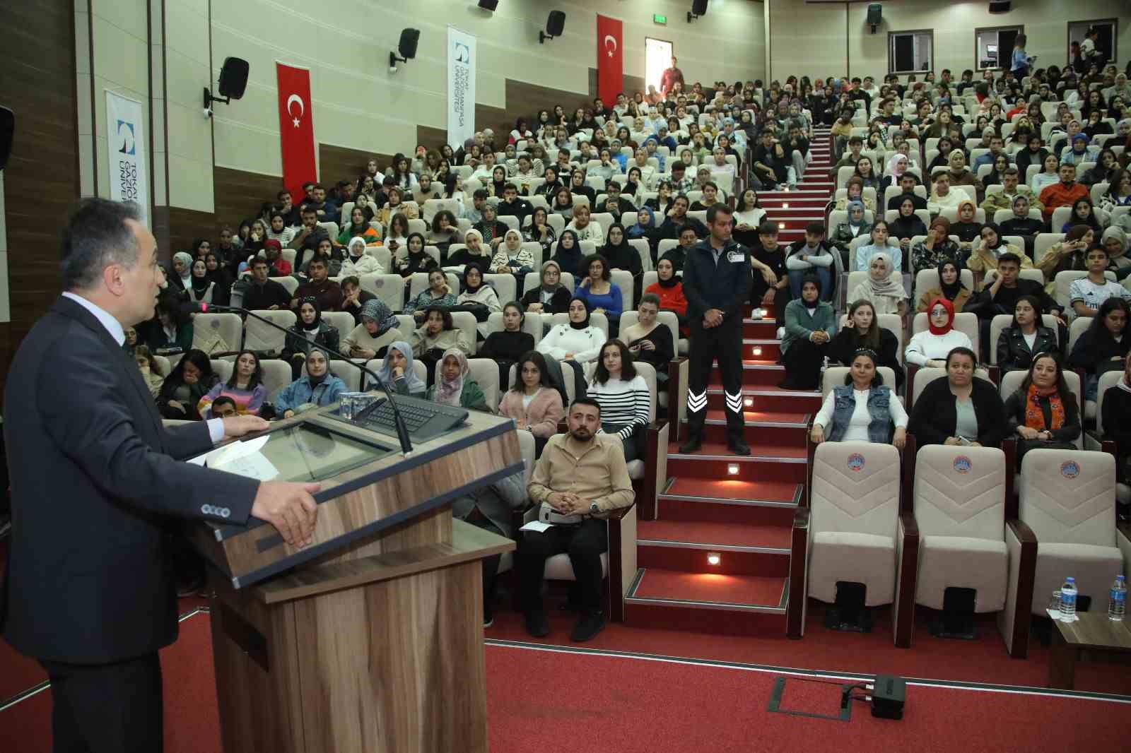 TOGÜ’de "Gençlerle İletişim" söyleşisi gerçekleştirildi